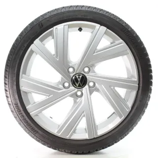 VW Golf VIII CD1 Winterräder Bergamo Bridgestone 225/40R18 DOT25 5H0601025AE - Bild 3