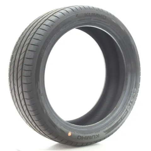 Background image for Sommerreifen Kumho Ecsta HS52 EV XL 205/45 R17 88V DOT26 DEMO