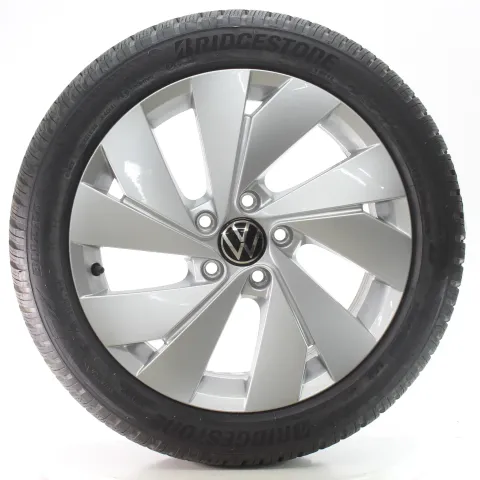 Background image for VW Golf 8 VIII GTI Winterräder Belmont Bridgestone 205/50R17 DOT25 5H0601025B