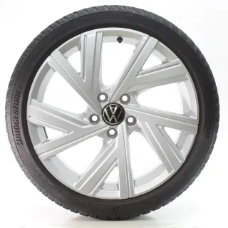 VW Golf 8 VIII GTI GTD R Winterräder Bergamo Bridgestone 225/40R18 5H0601025AB - Bild 2