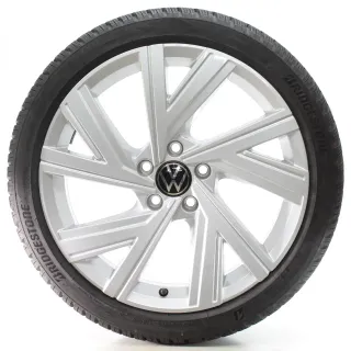 VW Golf 8 VIII CD1 Winterräder Bergamo Bridgestone 225/40R18 DOT24 5H0601025AB - Bild 2