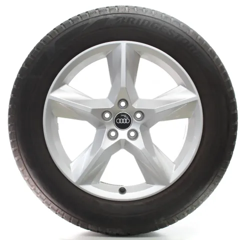 Background image for Audi Q7 4M Winterräder 5-Speichen-Stern-Design Bridgestone 255/55R19 4M0601025F