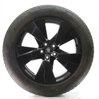 Skoda Enyaq IV 5A Winterräder Luter Pirelli 235/55-255/50R19 DOT25 5LA601025CP - Bild 1