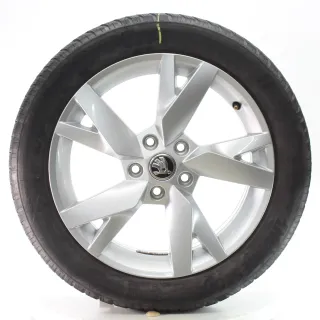 Skoda Octavia IV NX Winterräder Lyra Bridgestone 205/55R17 95V 5E3601025AC - Bild 2