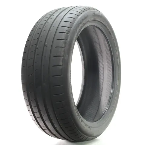 Background image for Sommerreifen Yokohama Advan Sport V107 * XL 245/45R20 103W 1Stk