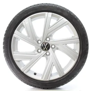 VW Golf VIII CD1 Winterräder Bergamo Bridgestone 225/40R18 DOT25 5H0601025AE - Bild 4