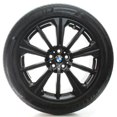 Background image for BMW X5 G05 X6 G06 Winterräder M Sternspeiche 748 275/45R20 110V 688376