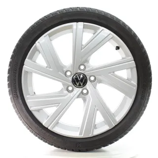 VW Golf 8 VIII CD1 Winterräder Bergamo Bridgestone 225/40R18 DOT25 5H0601025AB - Bild 2