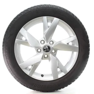 Skoda Octavia IV NX Winterräder Lyra Bridgestone 205/55R17 95V DOT23 5E3601025AC - Bild 1