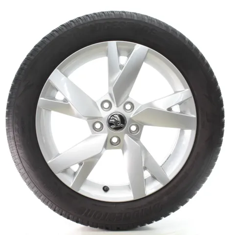 Background image for Skoda Octavia IV NX Winterräder Lyra Bridgestone 205/55R17 95V DOT23 5E3601025AC