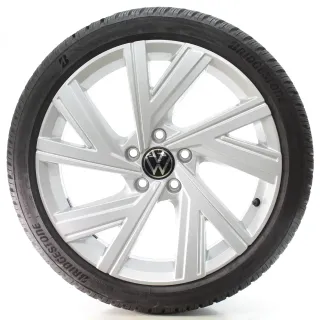 VW Golf 8 VIII CD1 Winterräder Bergamo Bridgestone 225/40R18 DOT24 5H0601025AB - Bild 1
