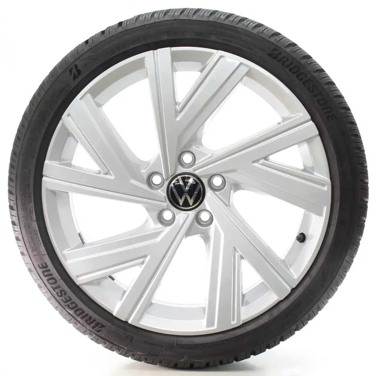 VW Golf 8 VIII CD1 Winterräder Bergamo Bridgestone 225/40R18 DOT24 5H0601025AB - Bild 1