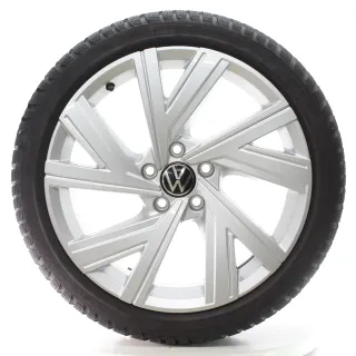 VW Golf 8 VIII CD1 Winterräder Bergamo Pirelli 225/40R18 92V DOT25 5H0601025AB - Bild 1