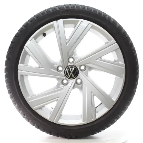 Background image for VW Golf 8 VIII CD1 Winterräder Bergamo Pirelli 225/40R18 92V DOT25 5H0601025AB