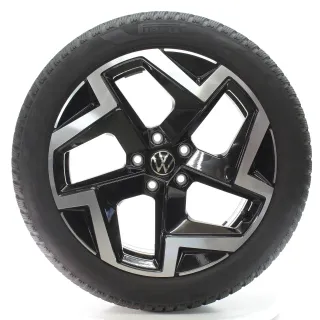 VW Passat B9 Variant CJ5 Winterräder Coventry Pirelli 235/45R18 DOT25 3J0601025M - Bild 4