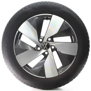 VW Passat B9 Variant CJ5 Winterräder Bologna Pirelli 215/55R17 DOT25 3J0601025B - Bild 1