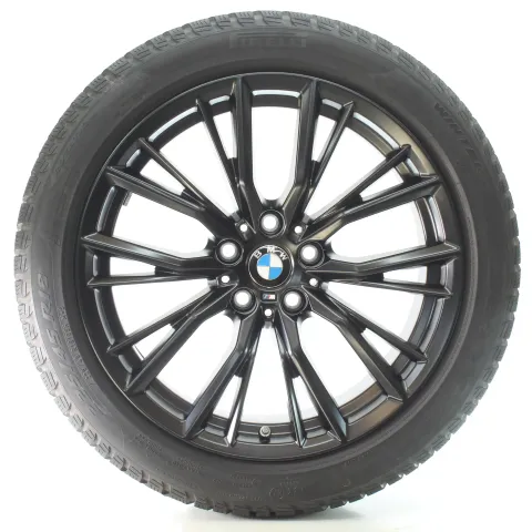 Background image for BMW 3er G20 G21 Winterräder Doppelspeiche 796 M Pirelli 225/45R18 95H 6885305