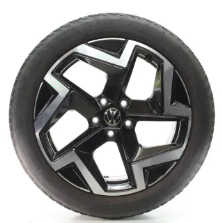 VW Passat B9 CJ5 Winterräder Coventry Goodyear 235/45R18 94V DOT23 3J0601025M - Bild 1