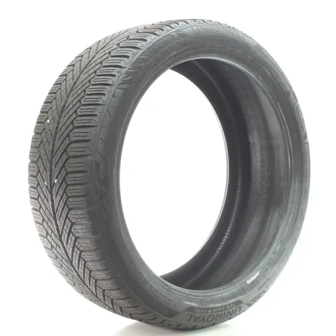 Background image for Allwetterreifen Uniroyal AllSeasonExpert 3 XL 225/40 R19 93Y DOT25 4024068006473