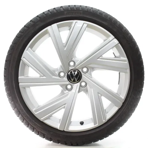 Background image for VW Golf 8 VIII CD1 CG5 Winterräder Bergamo Pirelli 225/40R18 DOT25 5H0601025AB