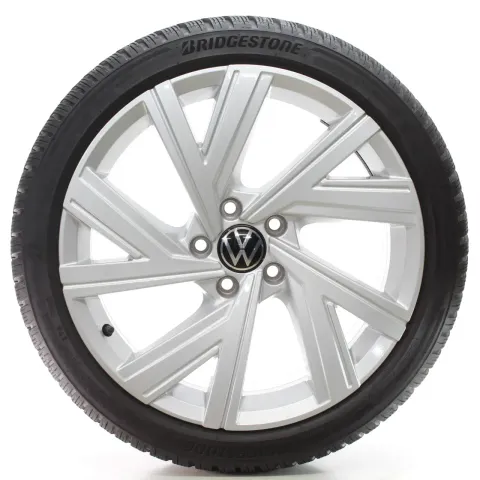 Background image for VW Golf 8 VIII CD1 Winterräder Bergamo Bridgestone 225/40R18 DOT25 5H0601025AB