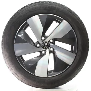 VW Passat B9 Variant CJ5 Winterräder Bologna Goodyear 215/55R17 DOT24 3J0601025B - Bild 1