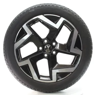 VW Passat B9 Variant CJ5 Winterräder Coventry Pirelli 235/45R18 DOT25 3J0601025M - Bild 1