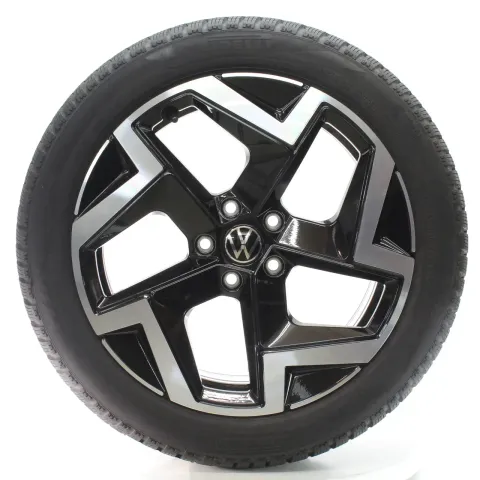 Background image for VW Passat B9 Variant CJ5 Winterräder Coventry Pirelli 235/45R18 DOT25 3J0601025M