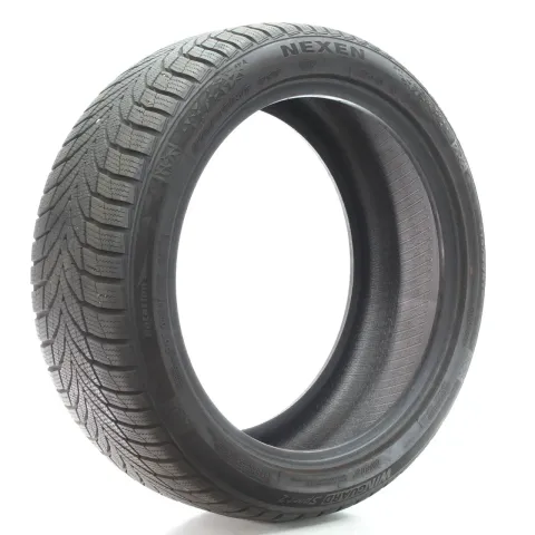 Background image for Winterreifen Nexen Winguard Sport 2 XL 215/45R17 91V DOT25