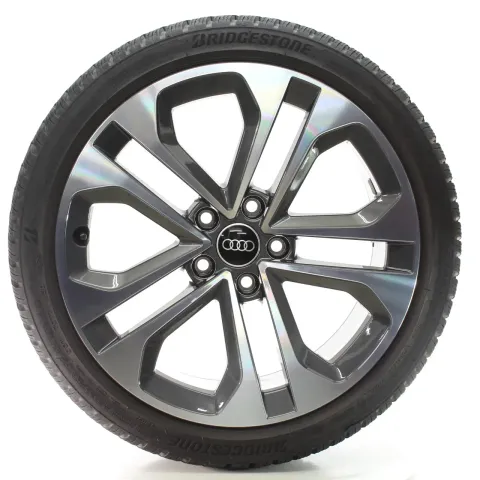 Background image for Audi A3 S3 8Y Winterräder 5-Doppelspeichen Grau 225/40R18 DOT24 8Y0601025CE