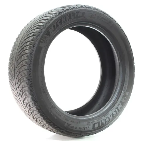 Background image for Winterreifen Michelin Pilot Alpin 5 XL 245/45R18 100V DOT23 1Stk