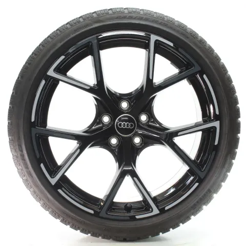 Background image for Audi RS3 8Y Winterräder 5-Y-Speiche Pirelli 245/35-265/30R19 8Y0601025BQ/BP