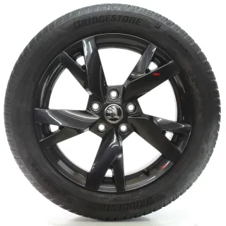 Skoda Octavia IV NX Winterräder Lyra Schwarz 205/55R17 95V DOT25 5E3601025AE - Bild 2