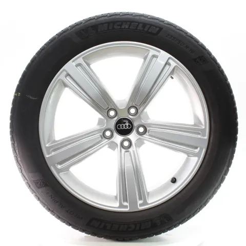 Background image for Audi A8 4N2 Winterräder 5-Speichen Michelin 235/50R19 103H 4N0601025J
