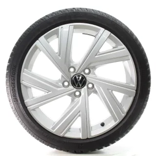 VW Golf 8 VIII CD1 Winterräder Bergamo Bridgestone 225/40R18 DOT25 5H0601025AB - Bild 2
