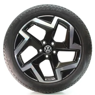 VW Passat B9 Variant CJ5 Winterräder Coventry Pirelli 235/45R18 DOT25 3J0601025M - Bild 3
