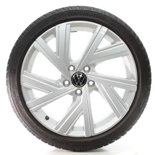 VW Golf 8 VIII CD1 Winterräder Bergamo Bridgestone 225/40R18 DOT25 5H0601025AB - Bild 1