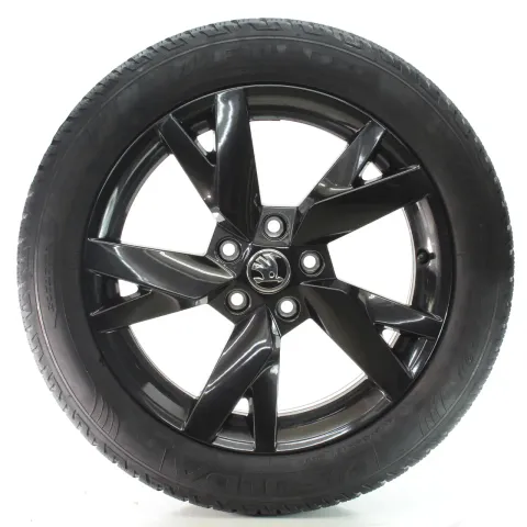 Background image for Skoda Octavia IV NX Winterräder Lyra Schwarz 205/55R17 95V DOT24 5E3601025AE