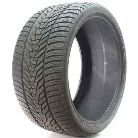 Background image for Winterreifen Hankook Winter i*cept evo3 W330 XL 285/30 R20 99W DOT24 1Stk