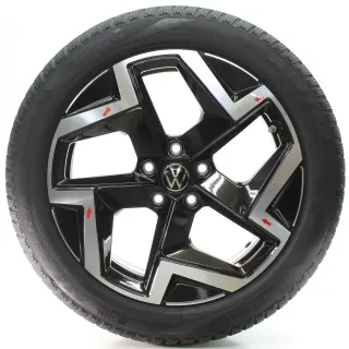 VW Passat B9 Variant CJ5 Winterräder Coventry Pirelli 235/45R18 DOT24 3J0601025M - Bild 4