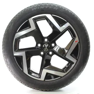 VW Passat B9 Variant CJ5 Winterräder Coventry Pirelli 235/45R18 DOT24 3J0601025M - Bild 4