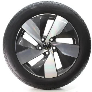 VW Passat B9 Variant CJ5 Winterräder Bologna Pirelli 215/55R17 DOT24 3J0601025K - Bild 1