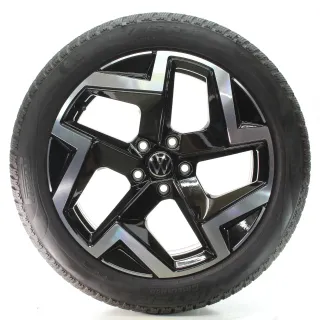 VW Passat B9 Variant CJ5 Winterräder Coventry Pirelli 235/45R18 DOT25 3J0601025M - Bild 3