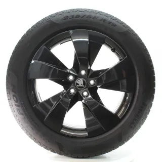 Skoda Elroq Enyaq Winterräder 5-Speichen Pirelli 235/55R19 DOT25 5LA601025CN - Bild 3