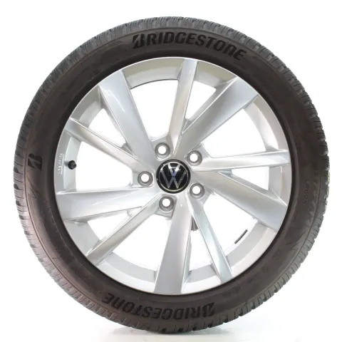 Background image for VW Golf 8 VIII CD1 CG5 Winterräder Gavia Bridgestone 205/50R17 93V 5H0071497