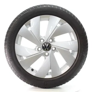 VW Golf VIII CD1 CG5 Winterräder Belmont Bridgestone 205/50R17 DOT25 5H0601025B - Bild 2