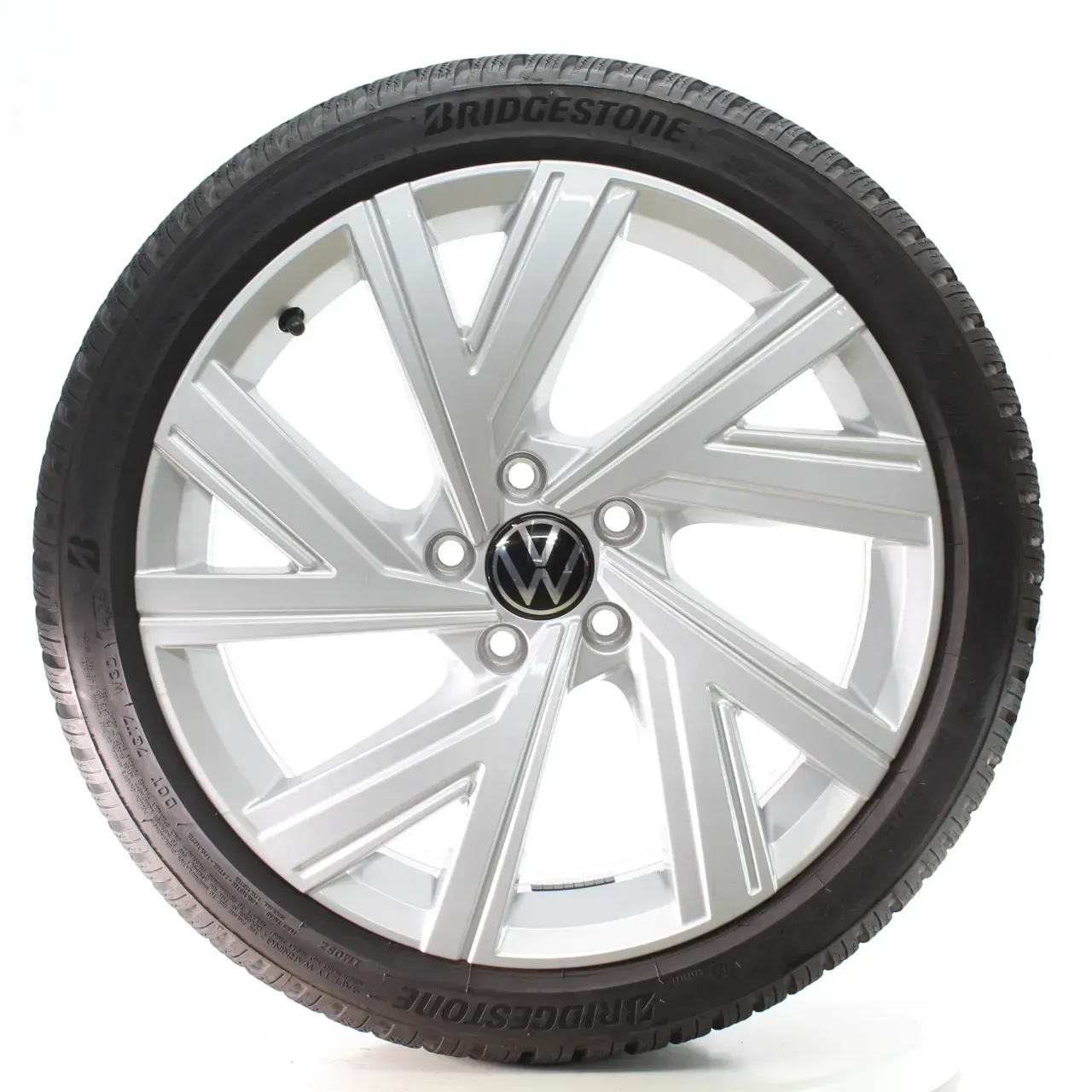 VW Golf 8 VIII CD1 Winterräder Bergamo Bridgestone 225/40R18 DOT24 5H0601025AB - Bild 1