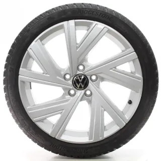 VW Golf 8 VIII CD1 Winterräder Bergamo Bridgestone 225/40R18 DOT25 5H0601025AB - Bild 2