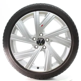 VW Golf 8 VIII CD1 Winterräder Bergamo Bridgestone 225/40R18 DOT23 5H0601025AB - Bild 1