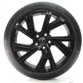 VW Golf 8 VIII CD1 Winterräder Bergamo Schwarz Conti 225/40R18 DOT23 5H0601025M - Bild 3